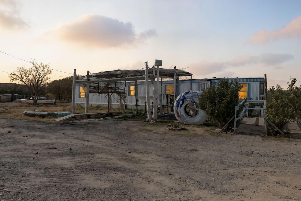 310 El Cerro Loop, Los Lunas, NM 87031 - photo 1