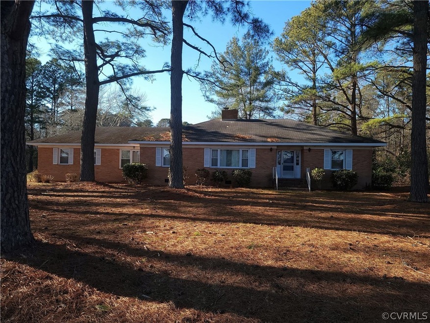 880 E Magnolia Ave, West Point, VA 23181 - photo 1