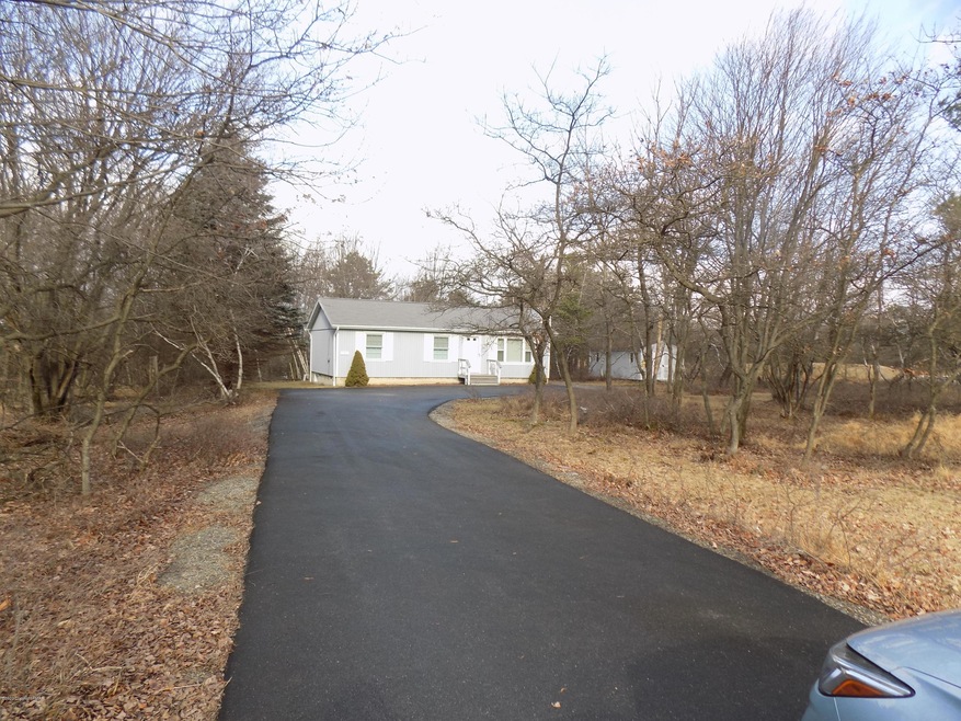 208 Claremont Dr, Albrightsville, PA 18210 - photo 1