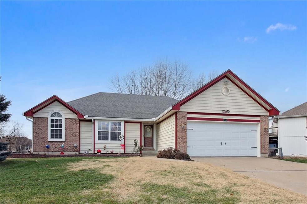 716 Meadow Ln, Raymore, MO 64083 - photo 1