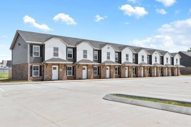 971 Professional Park Dr #601 unit 601, Clarksville, TN 37040 - photo 1