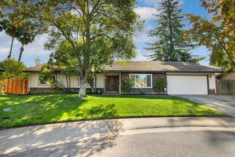 Sold $572,000 • Co-Listing Agent