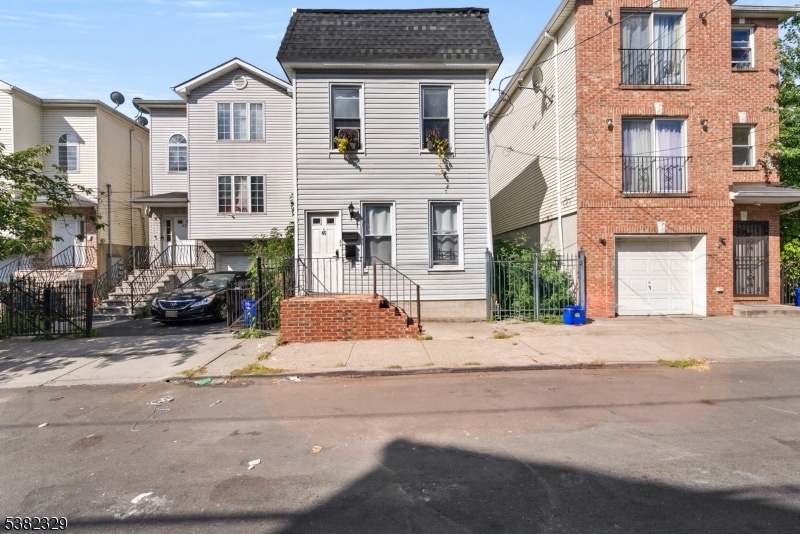 For Rent $1,800/month • Co-Listing Agent