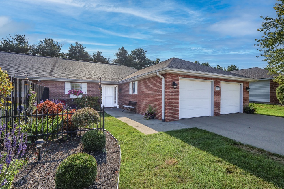 7005 S Stratton Ct, Columbus, IN 47203 - photo 1