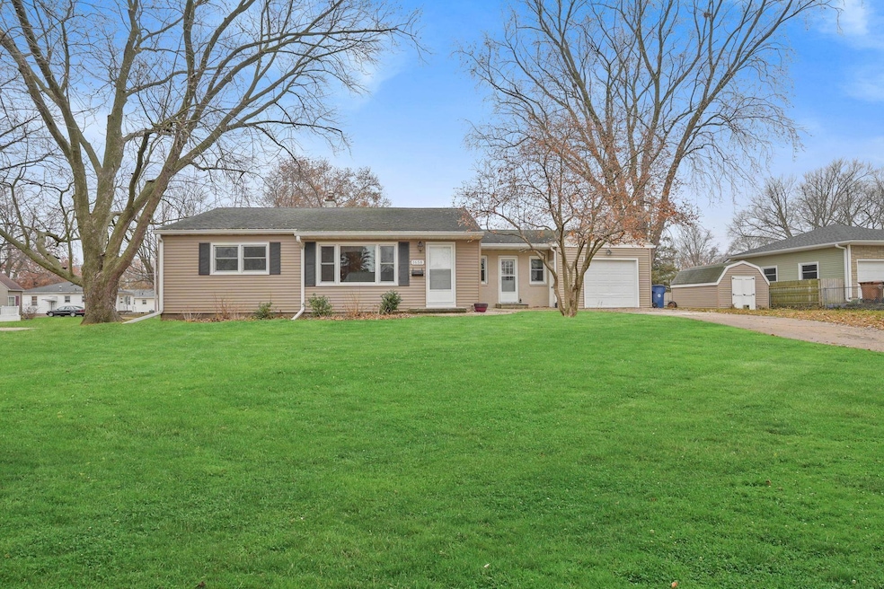 1658 Glenny Ave, Waterloo, IA 50702 - photo 1