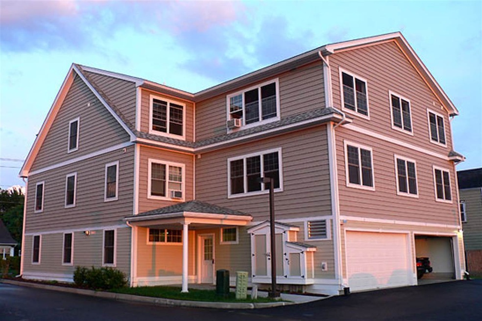 354 Manhattan Dr unit 8, Burlington, VT 05401 - photo 1