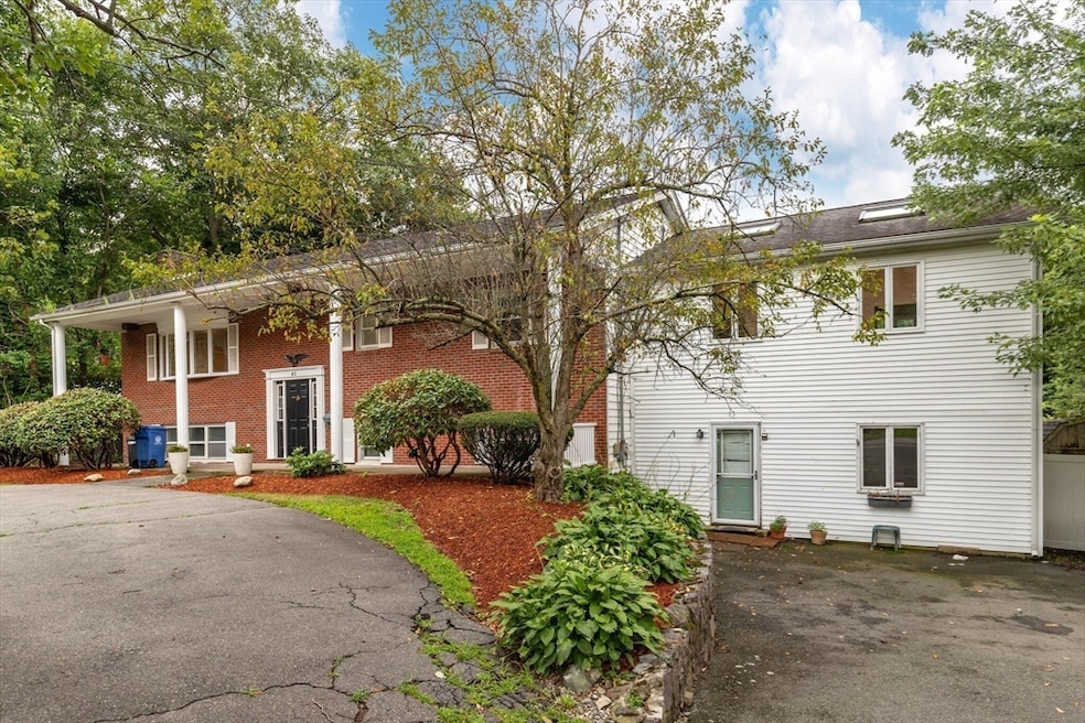 82 Forest St, Wakefield, MA 01880 - photo 1