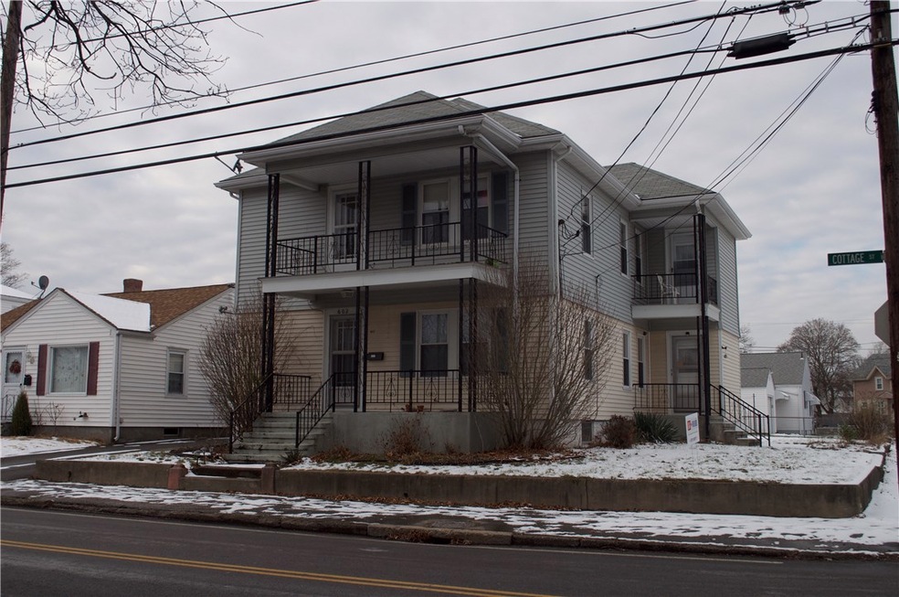 602 Cottage St, Pawtucket, RI 02861 - photo 1