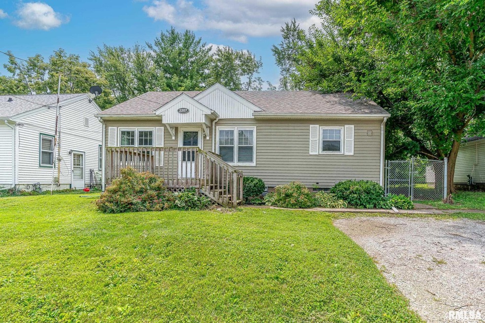 2207 W 51st St, Davenport, IA 52806 - photo 1