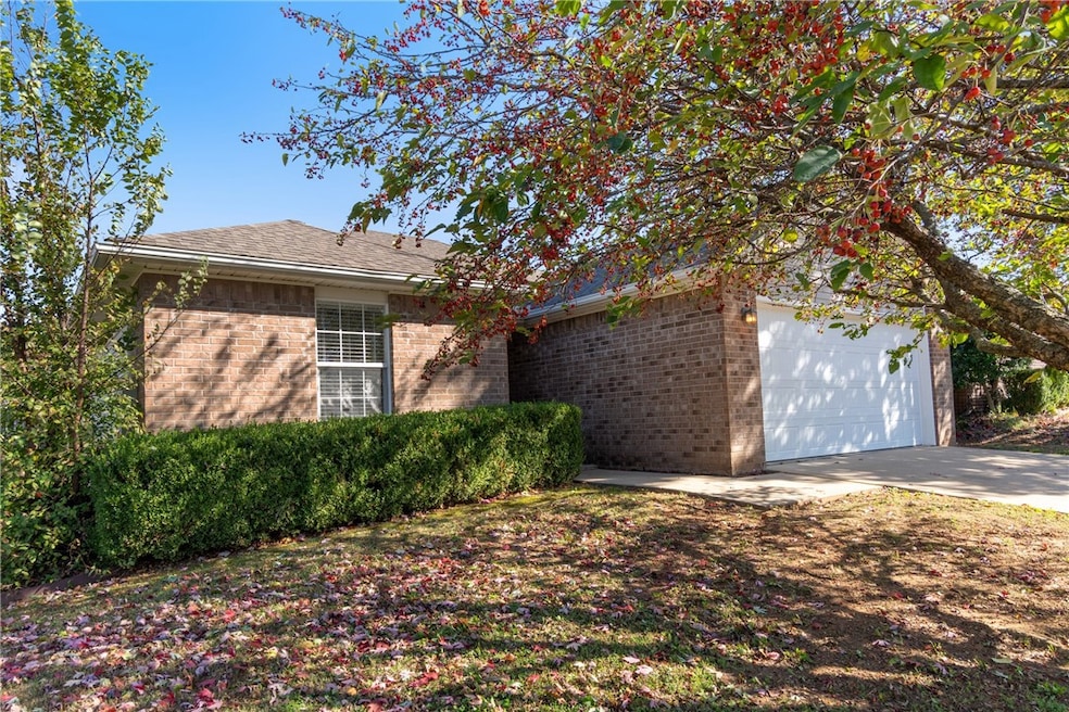 905 SW Apache Ct, Bentonville, AR 72712 - photo 1