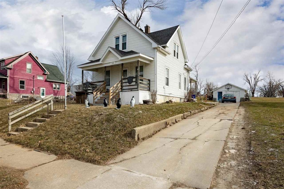 1010 19th St SE, Cedar Rapids, IA 52403 - photo 1