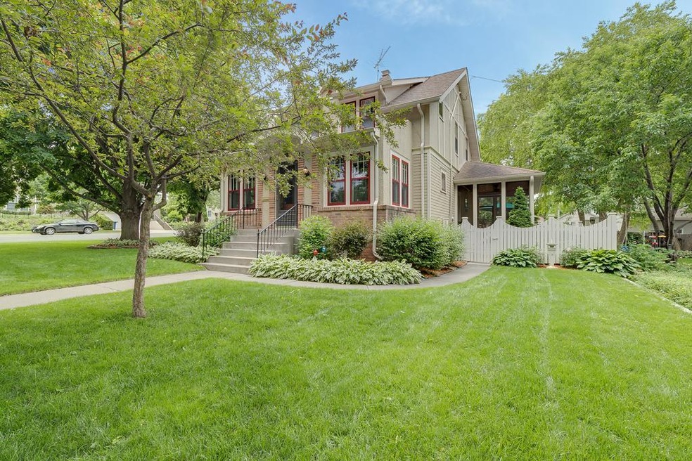 Desirable Lewis Street location