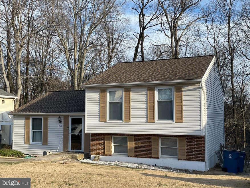 7621 Fallswood Way, Lorton, VA 22079 - photo 1