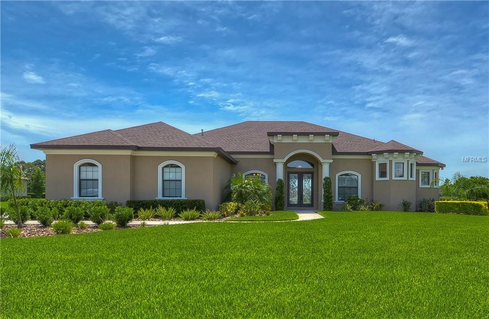 DROP DEAD GORGEOUS! This move in ready estate feat