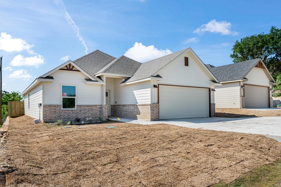 811 Pease River Dr, Granbury, TX 76048 - photo 1