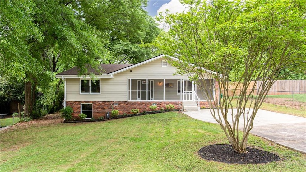 Welcome to this brick and frame home, just waiting
