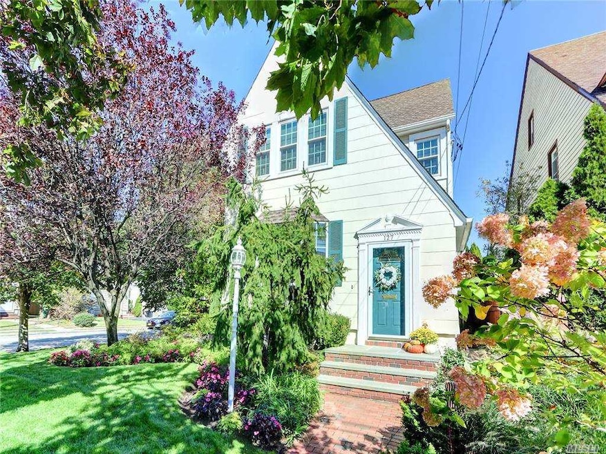 127 Locust St, Valley Stream, NY 11581 - photo 1