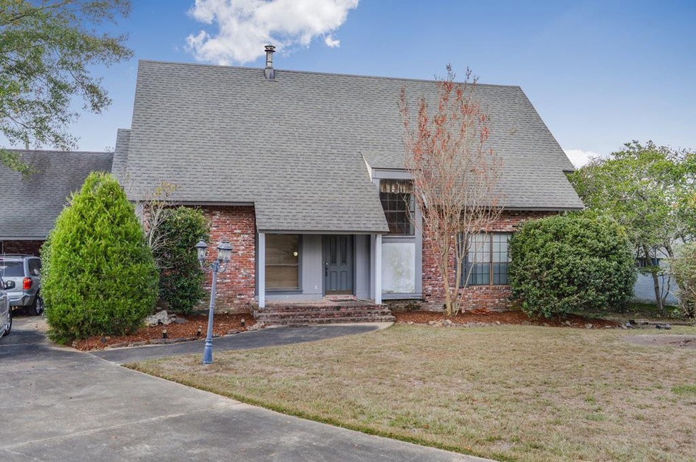 508 Oakbrook Cir, McComb, MS 39648 - photo 1