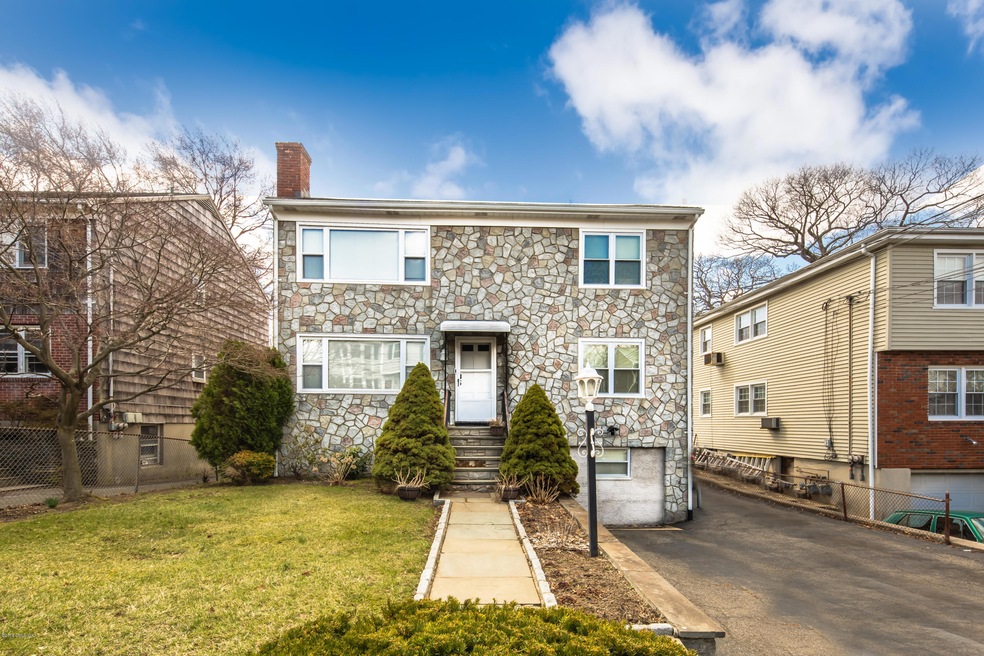 34 Arther St unit 1st Floor, Greenwich, CT 06831 - photo 1