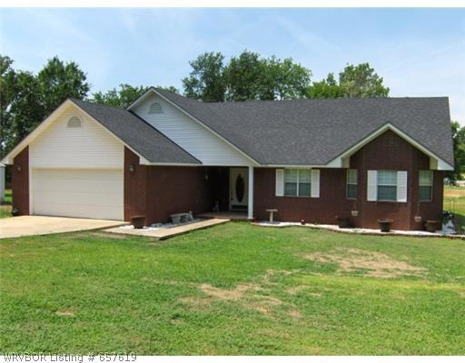 602 Suzanne St, Muldrow, OK 74948 - photo 1
