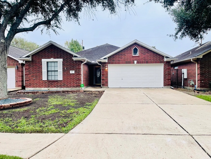 307 Live Oak Ln, Friendswood, TX 77546 - photo 1