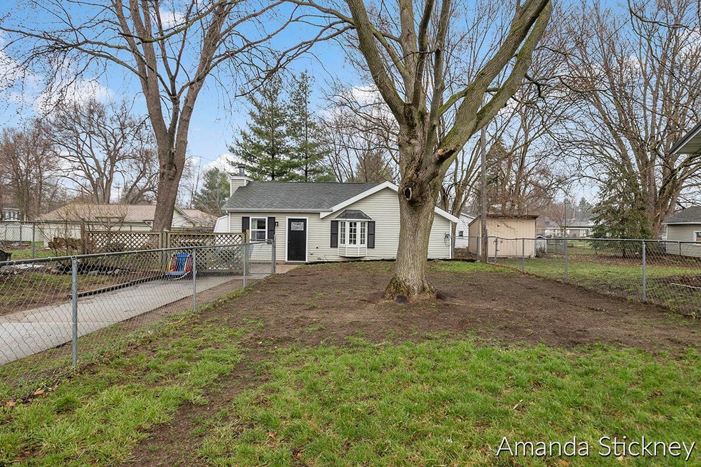 1217 Calgary St NE, Grand Rapids, MI 49505 - photo 1