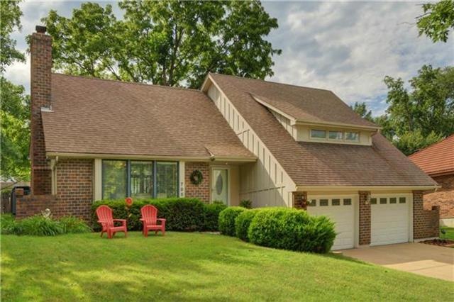 7958 Greenwood St, Lenexa, KS 66215 - photo 1