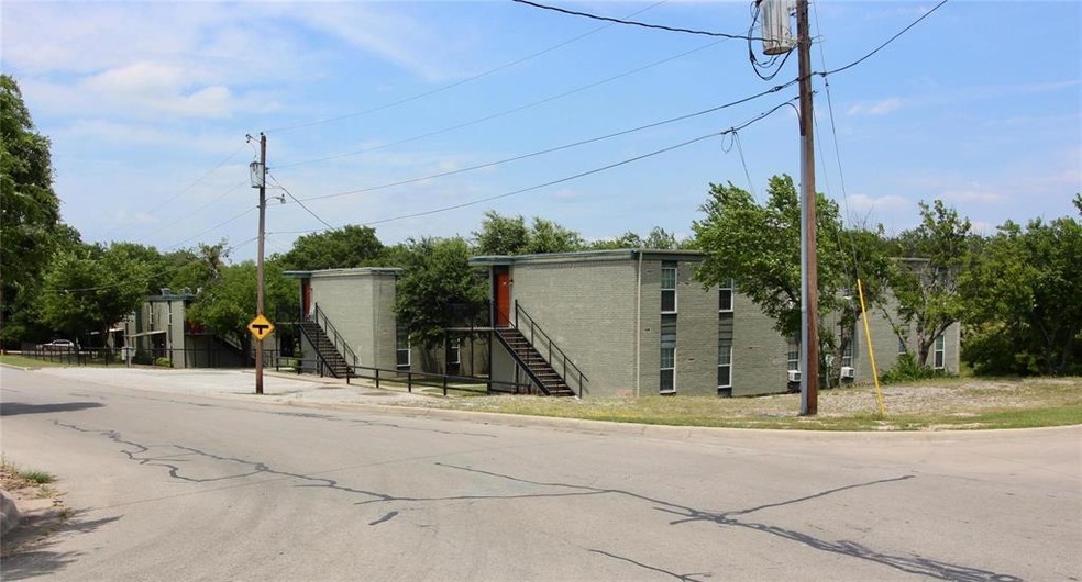 203 Love St, Weatherford, TX 76086 - photo 1