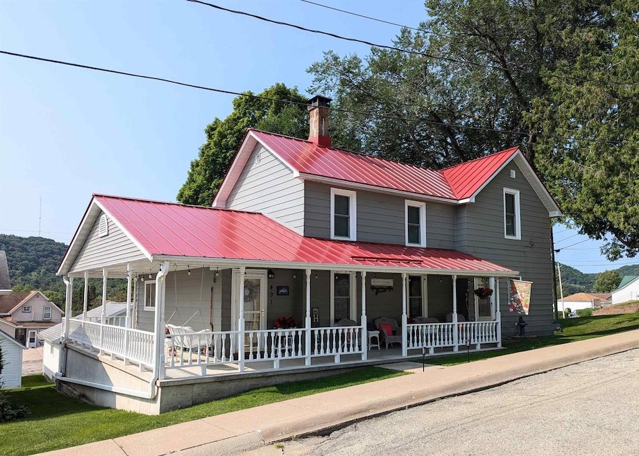 491 Platt St, Lansing, IA 52151 - photo 1