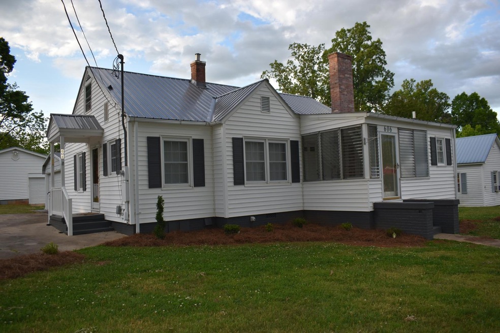 606 W 5th St, Siler City, NC 27344 - photo 1