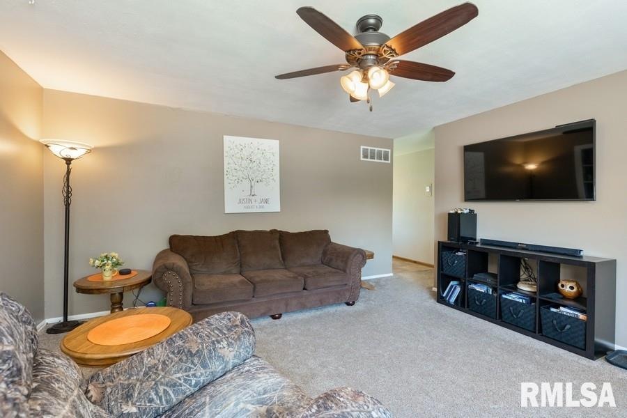 3216 W 16th St, Davenport, IA 52804 - photo 1