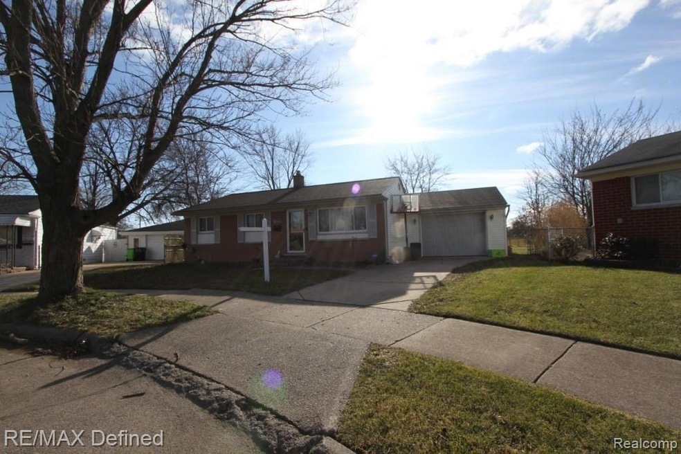 26441 Roberta St, Roseville, MI 48066 - photo 1