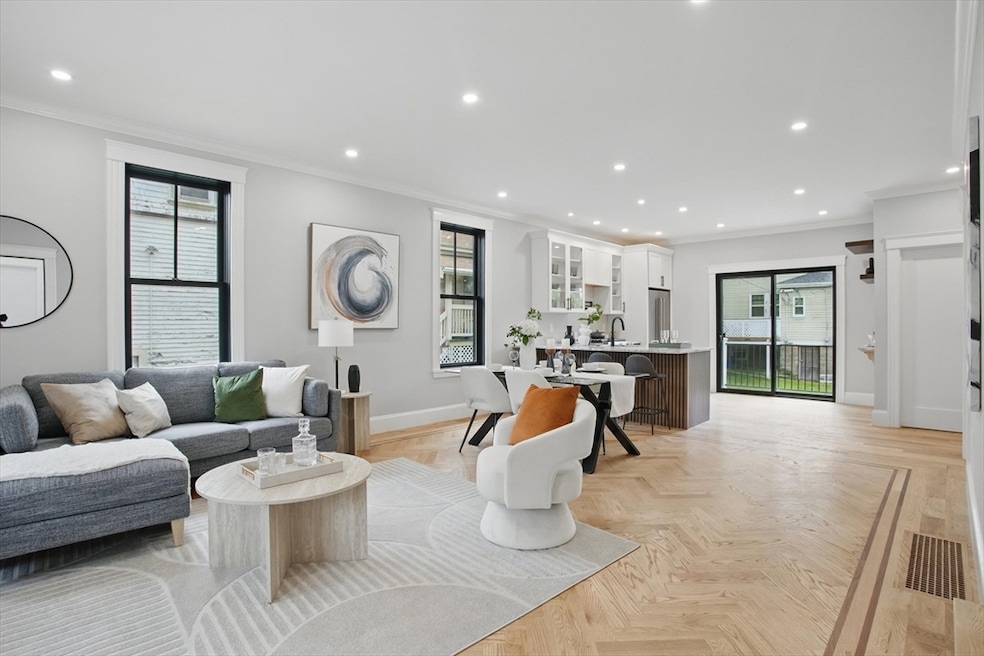 For Sale $887,900 • Co-Listing Agent