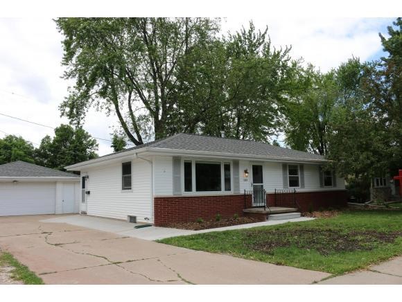 1525 N Edgewood Ave, Appleton, WI 54914 - photo 1