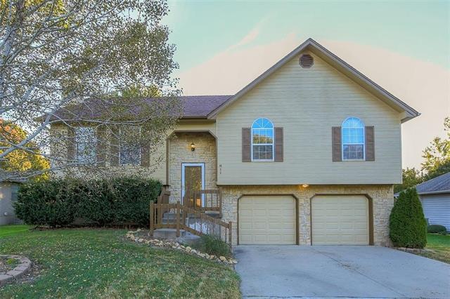 611 S Park Dr, Raymore, MO 64083 - photo 1