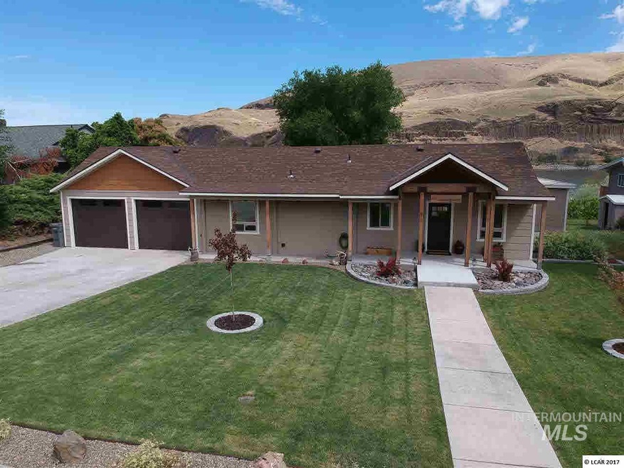 811 1st St, Asotin, WA 99402 - photo 1