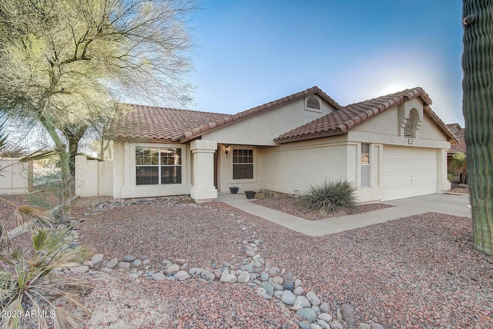 6-web-or-mls-E Desert Trumpet Rd-004