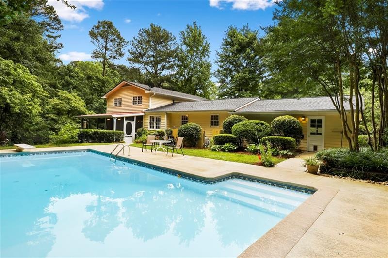Beautiful home with saltwater swimming pool surrou