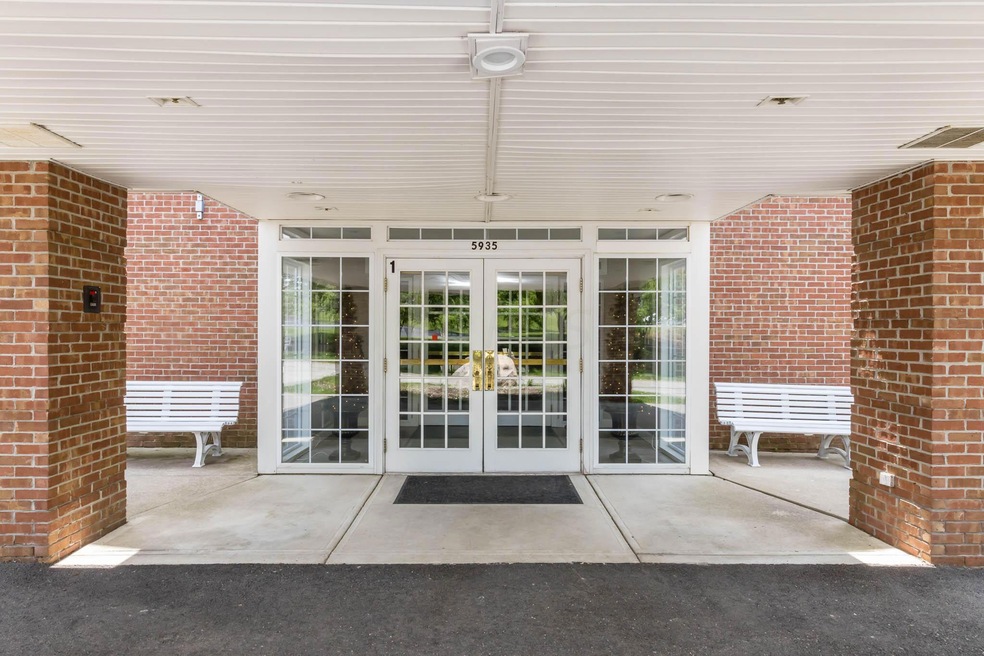 5935 N High St Apt 108-01
