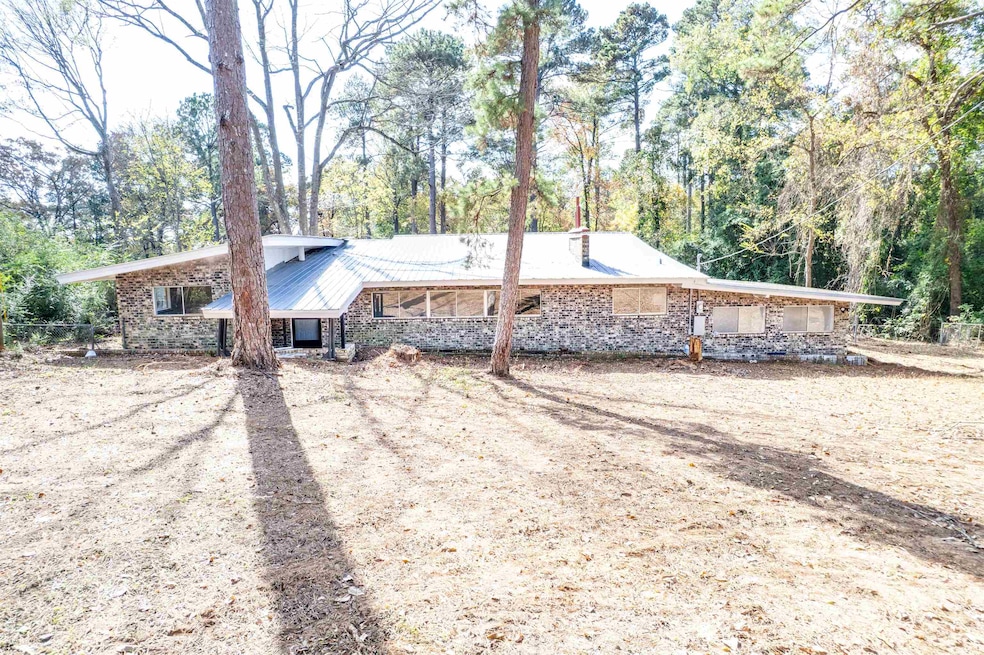 170 Devin St, Jefferson, TX 75657 - photo 1