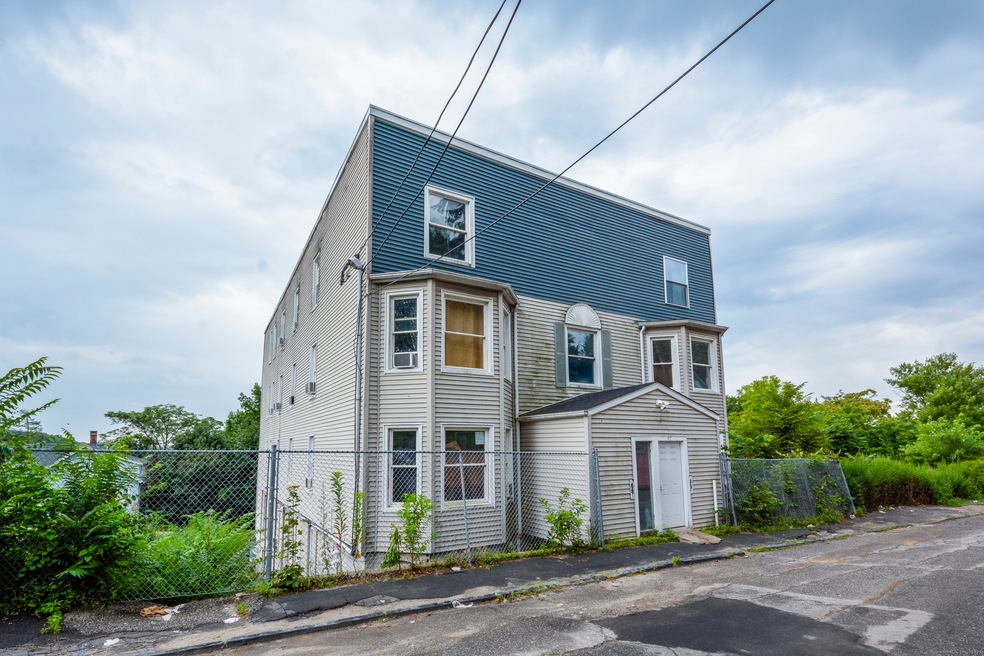 92 High St unit 3W, Waterbury, CT 06704 - photo 1