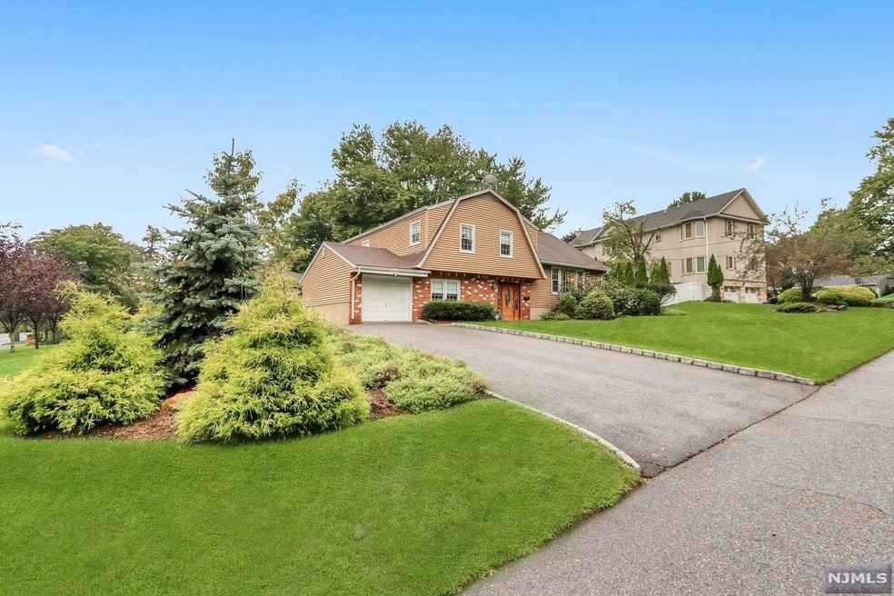 4 Lincoln Terrace, Harrington Park, NJ 07640 - photo 1