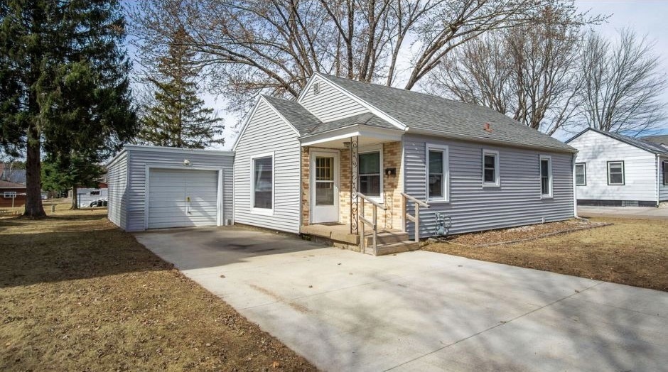 907 Ivy St, Bloomer, WI 54724 - photo 1