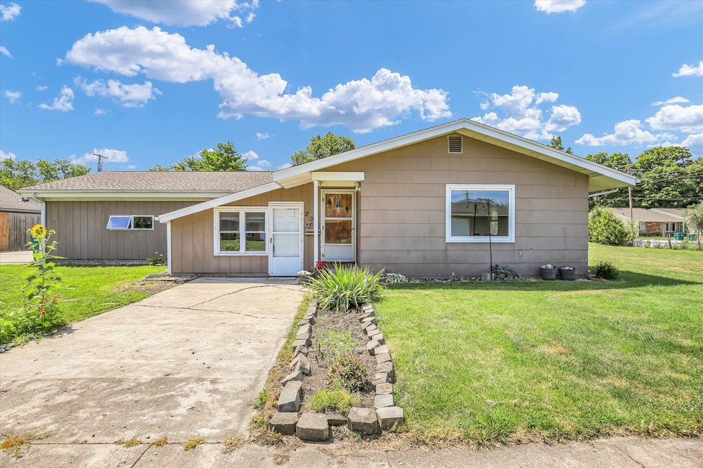 203 E Wilson St, Tuscola, IL 61953 - photo 1