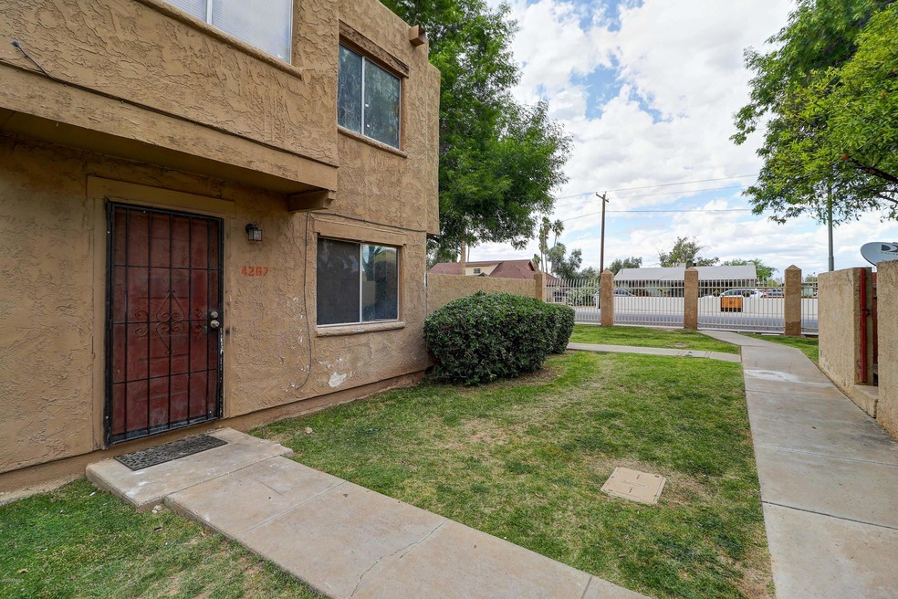 4267 N 68th Ln unit 504, Phoenix, AZ 85033 - photo 1