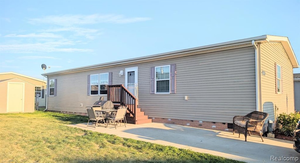 6272 Chadwick Ave, Fenton, MI 48430 - photo 1