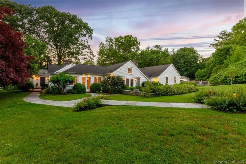 A charming English Cottage style house on 1.1 acre