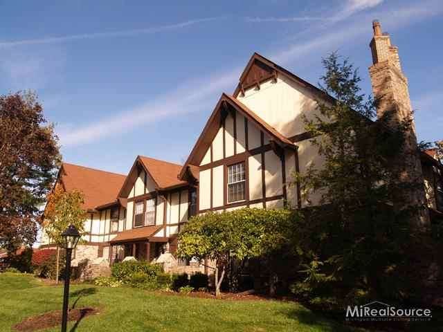 21901 Shore Pointe Ln unit 39, Saint Clair Shores, MI 48080 - photo 1