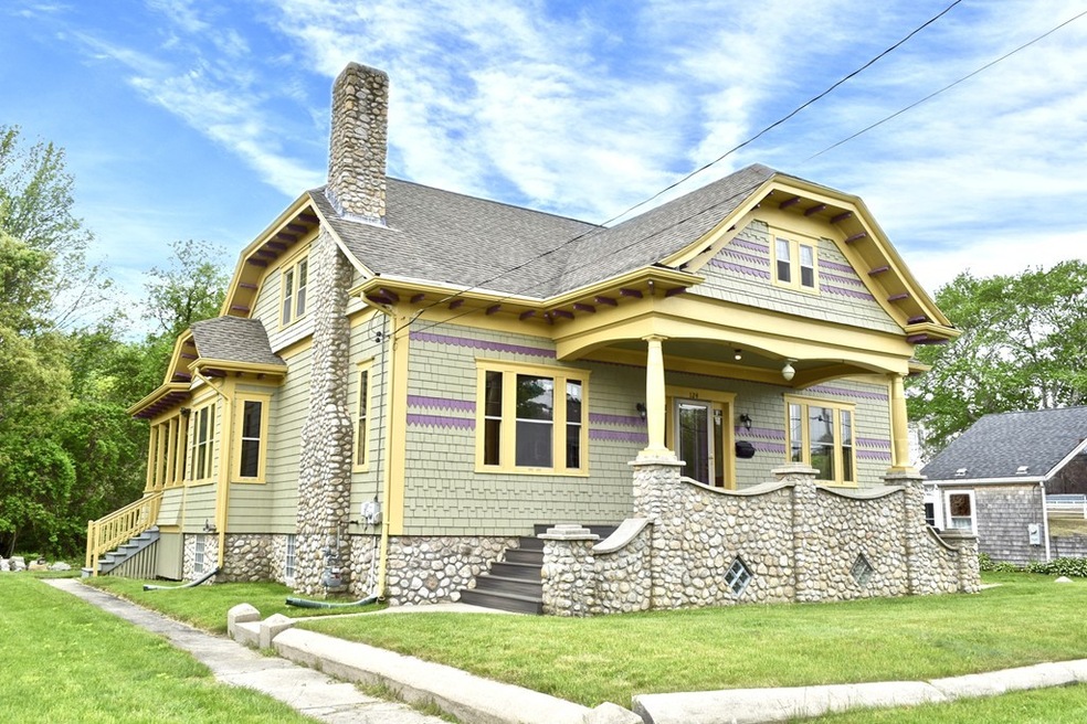 124 Russells Mills Rd, South Dartmouth, MA 02748 - photo 1