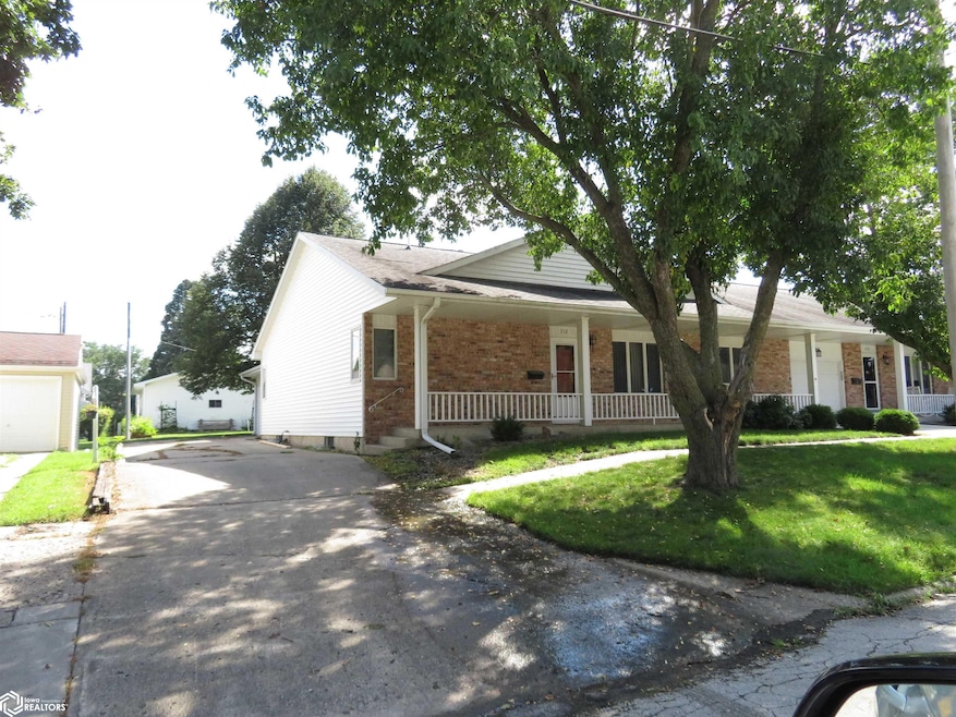 212 3rd Ave NE, Clarion, IA 50525 - photo 1